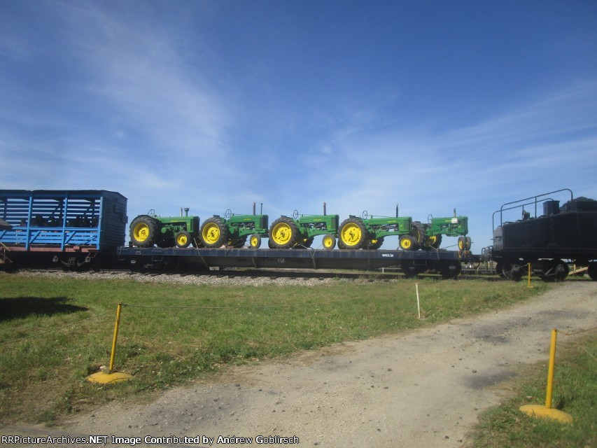 WMST 201 load with 5 John Deere Tractors